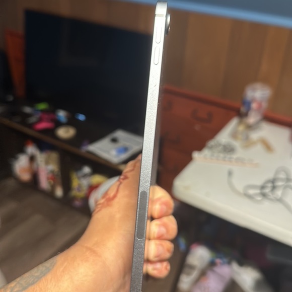 Apple air (8th generation) - Picture 1 of 5